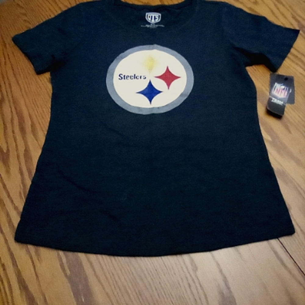 🍭NWT Ladies NFL Team Apparel Pittsburgh Steelers logo tee size medium